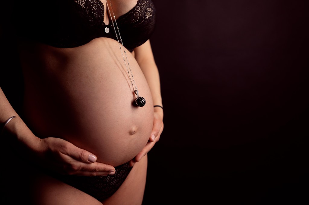 Photographe de grossesse à Strasbourg: les photos de Julie