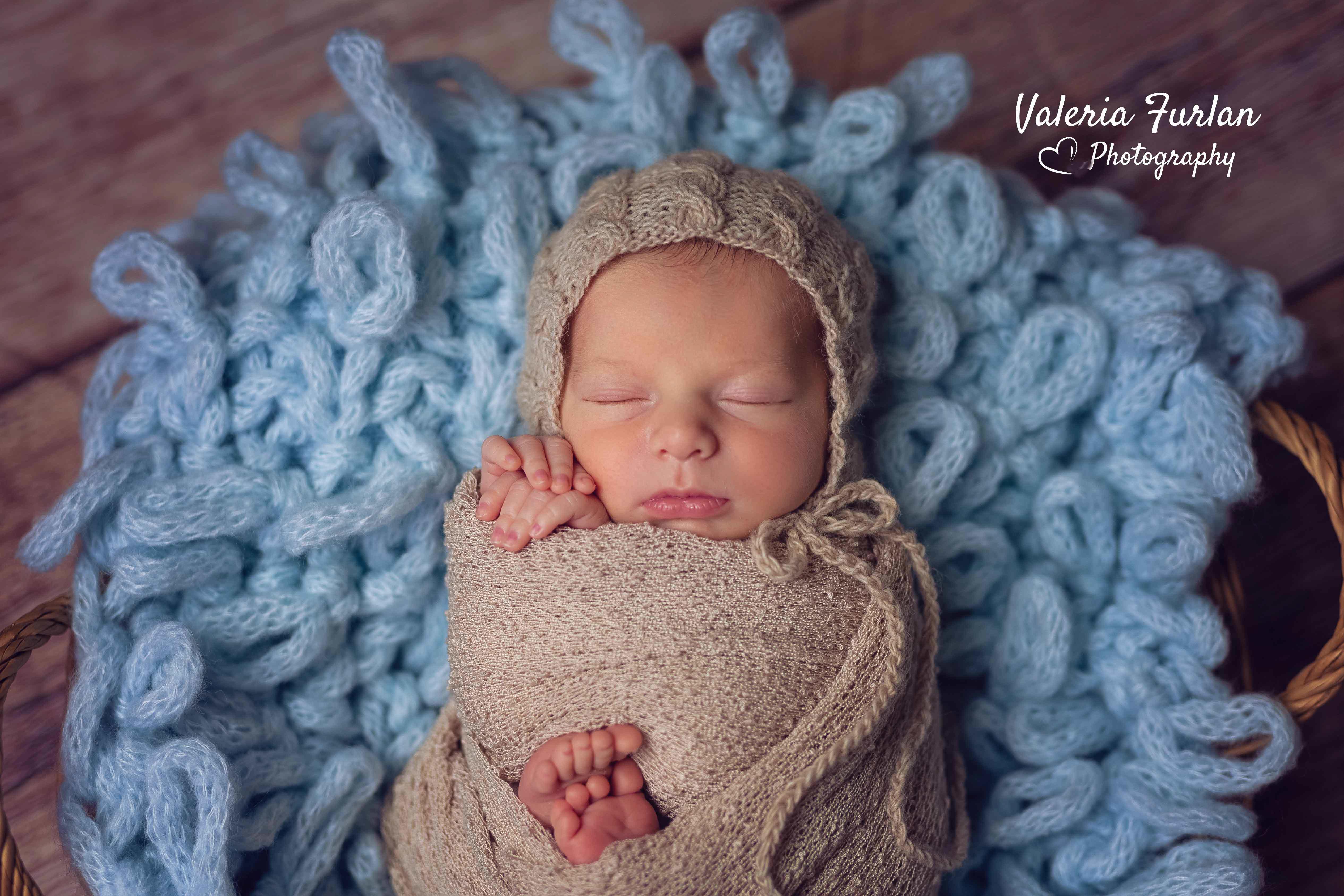 Séance photo de naissance nouveau-né en studio