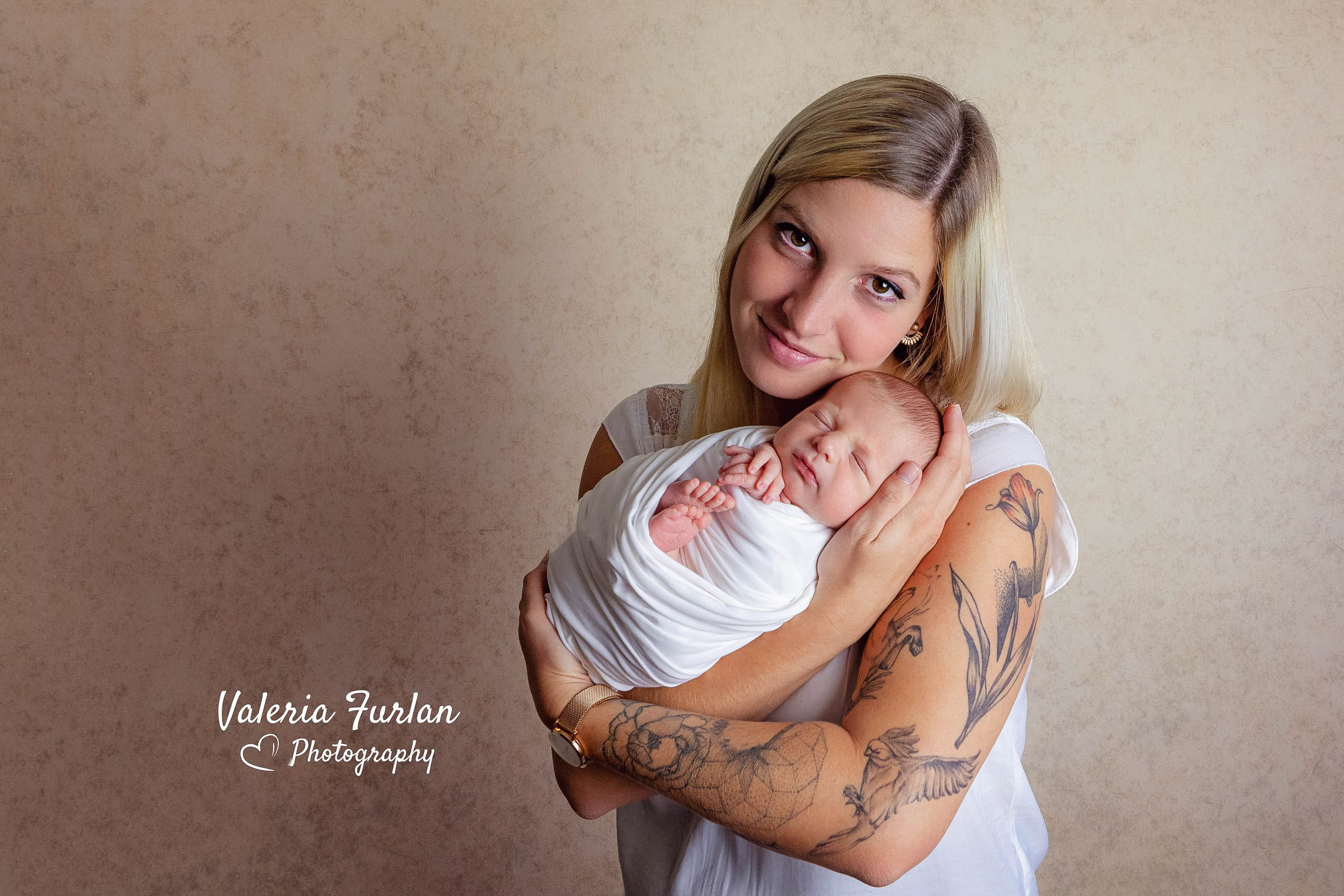 Séance photo de naissance nouveau-né en studio