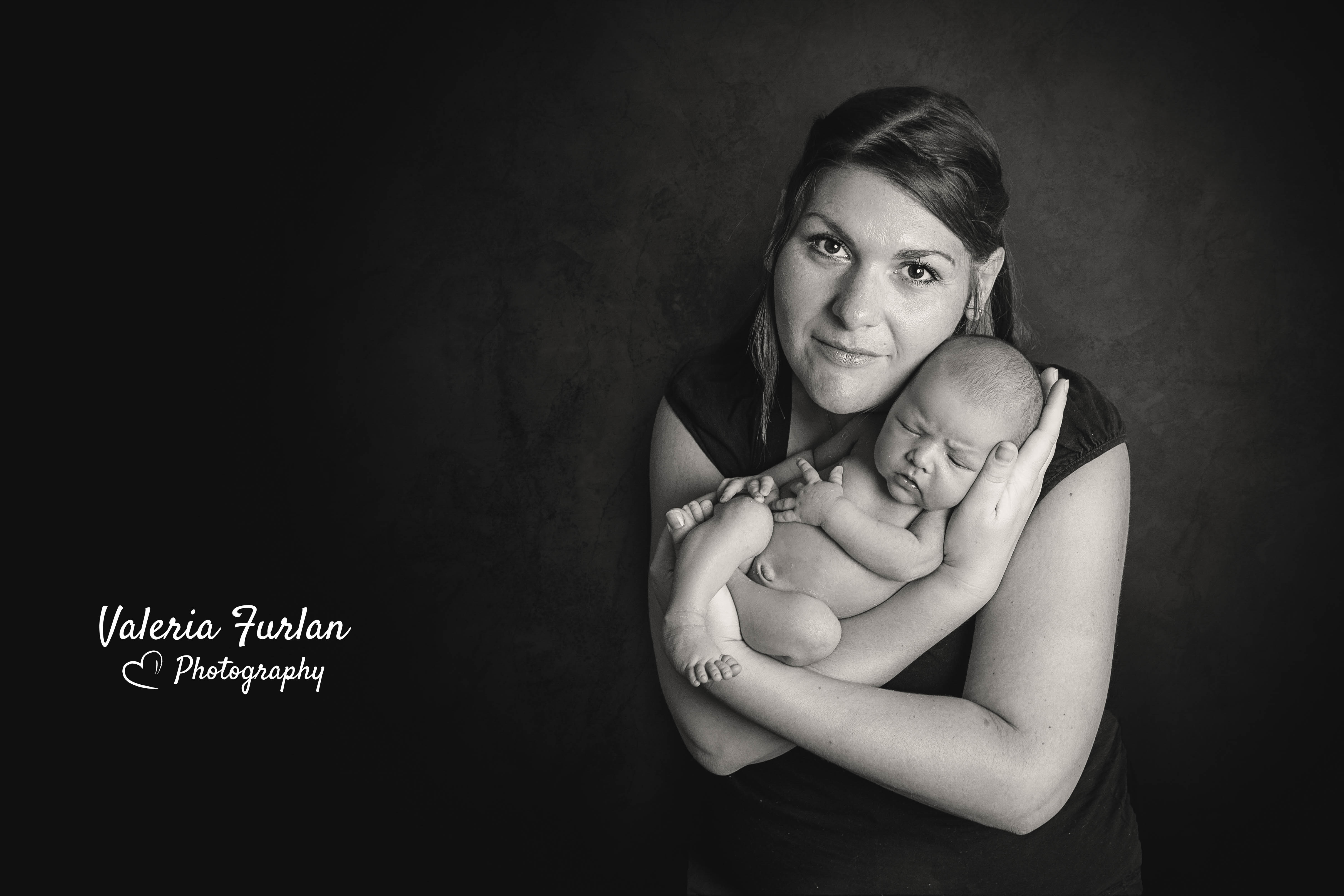 Séance photo de naissance nouveau-né en studio