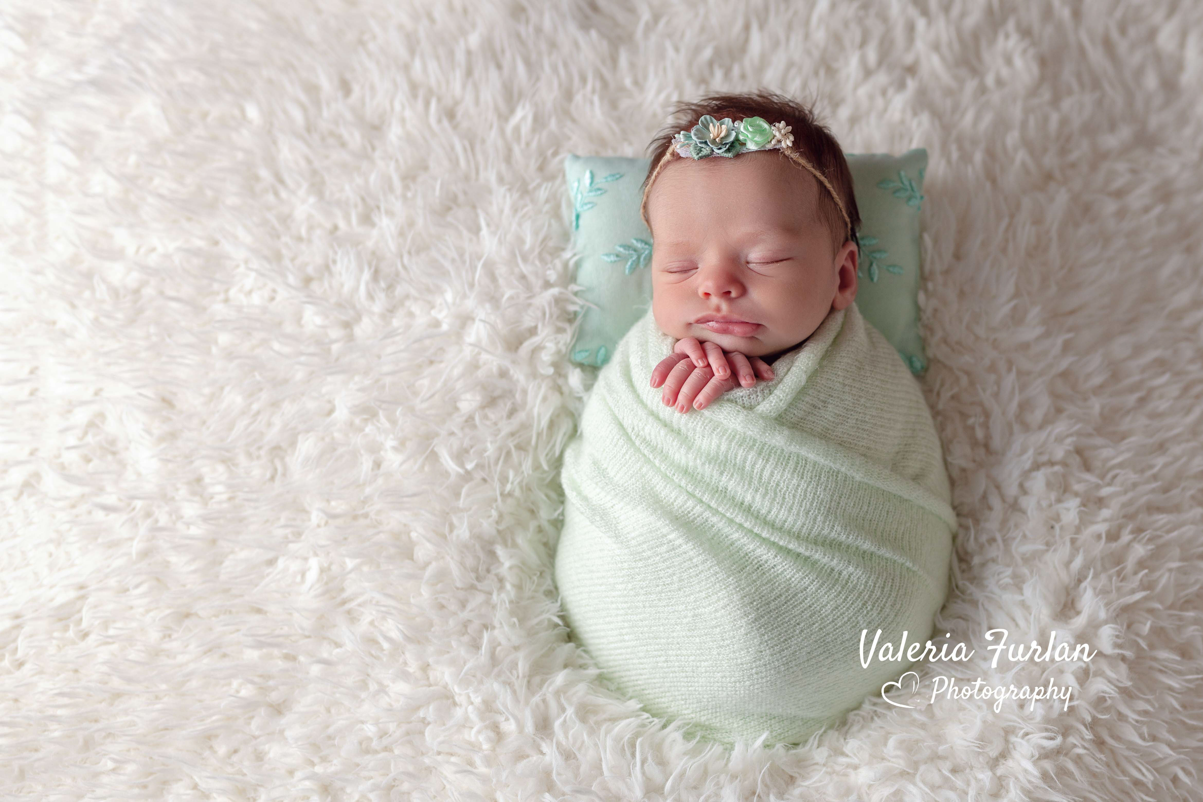 Séance photo de naissance bébé en studio