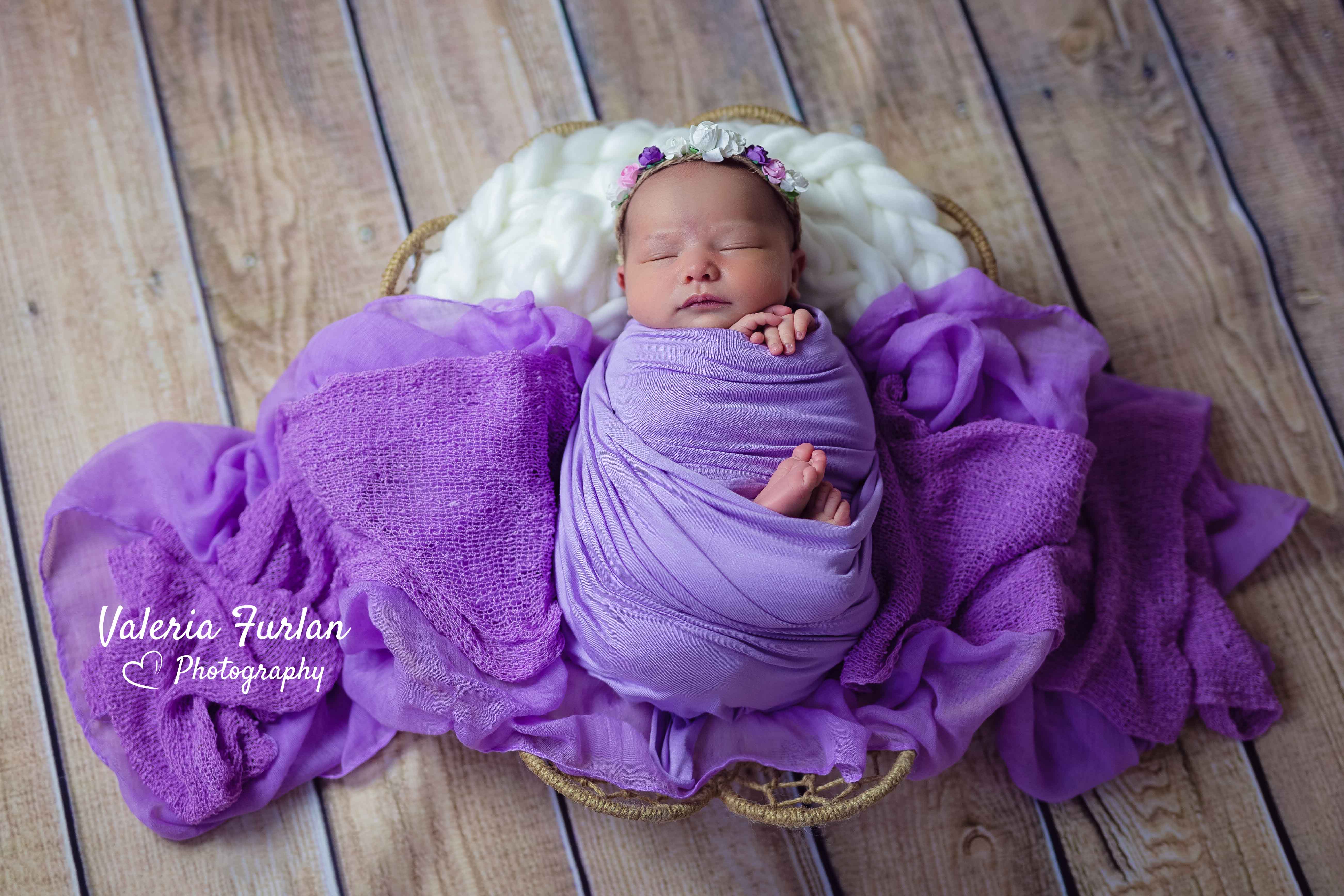Séance photo de naissance nouveau-né en studio