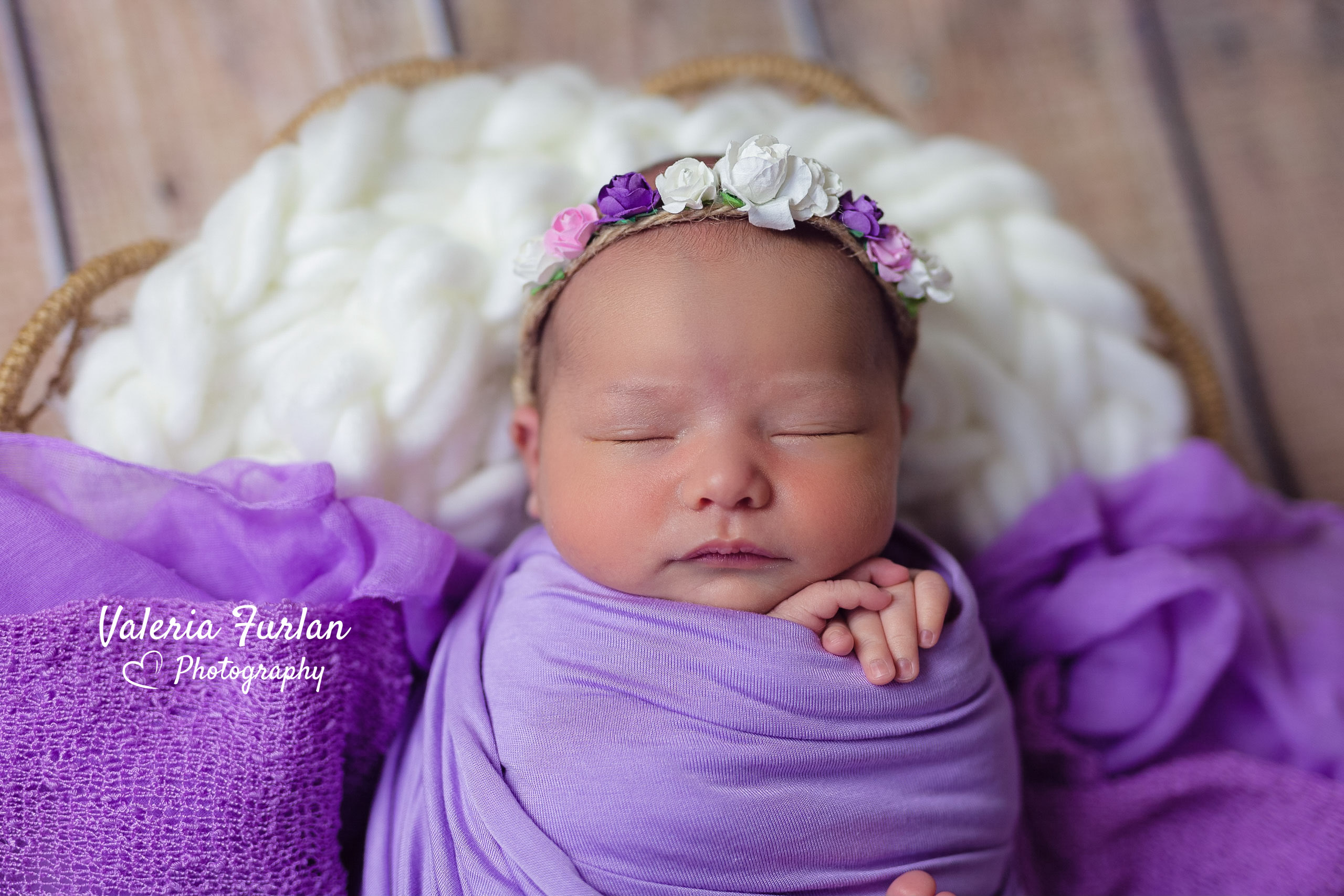 Séance photo de naissance nouveau-né en studio