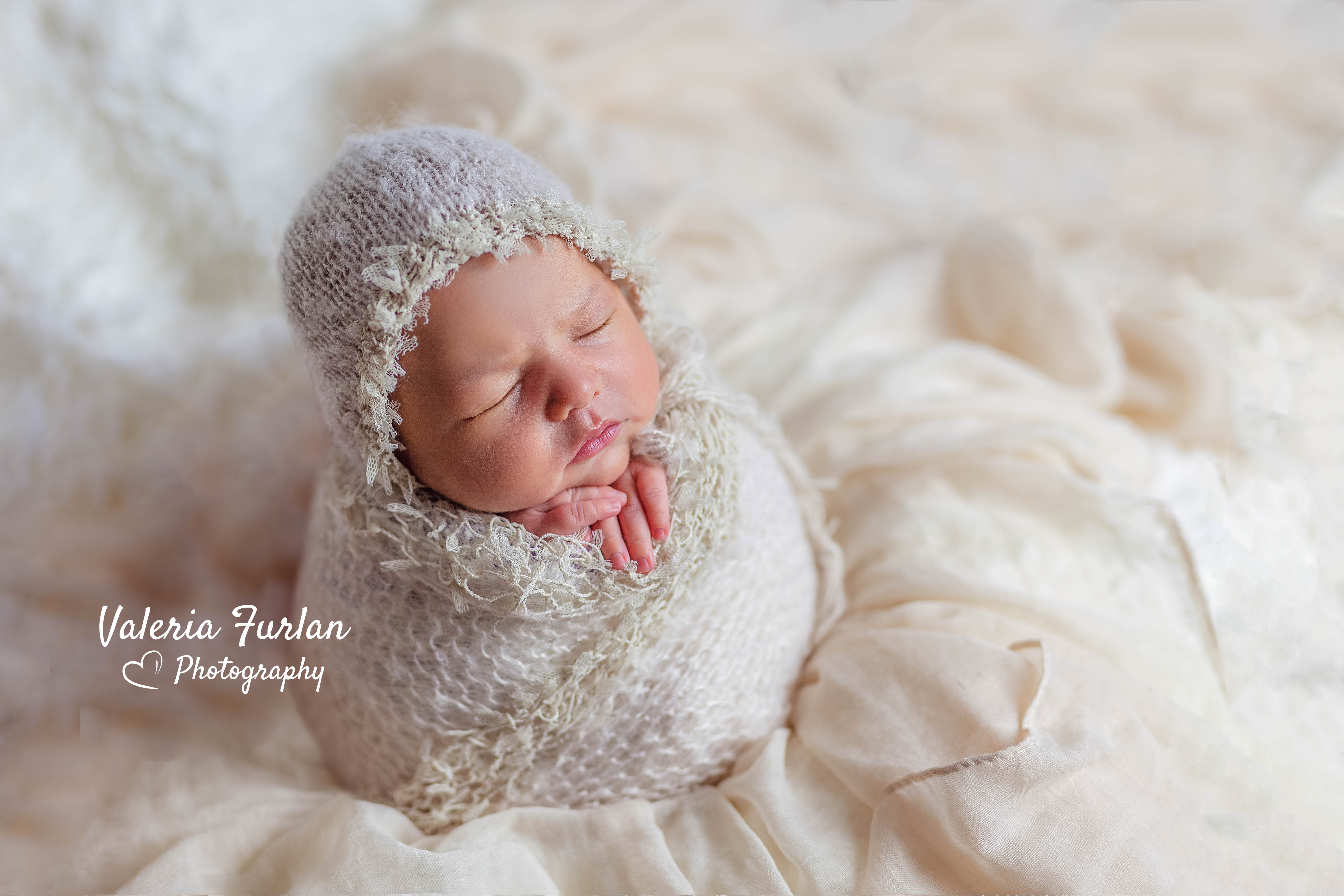 Séance photo de naissance nouveau-né en studio