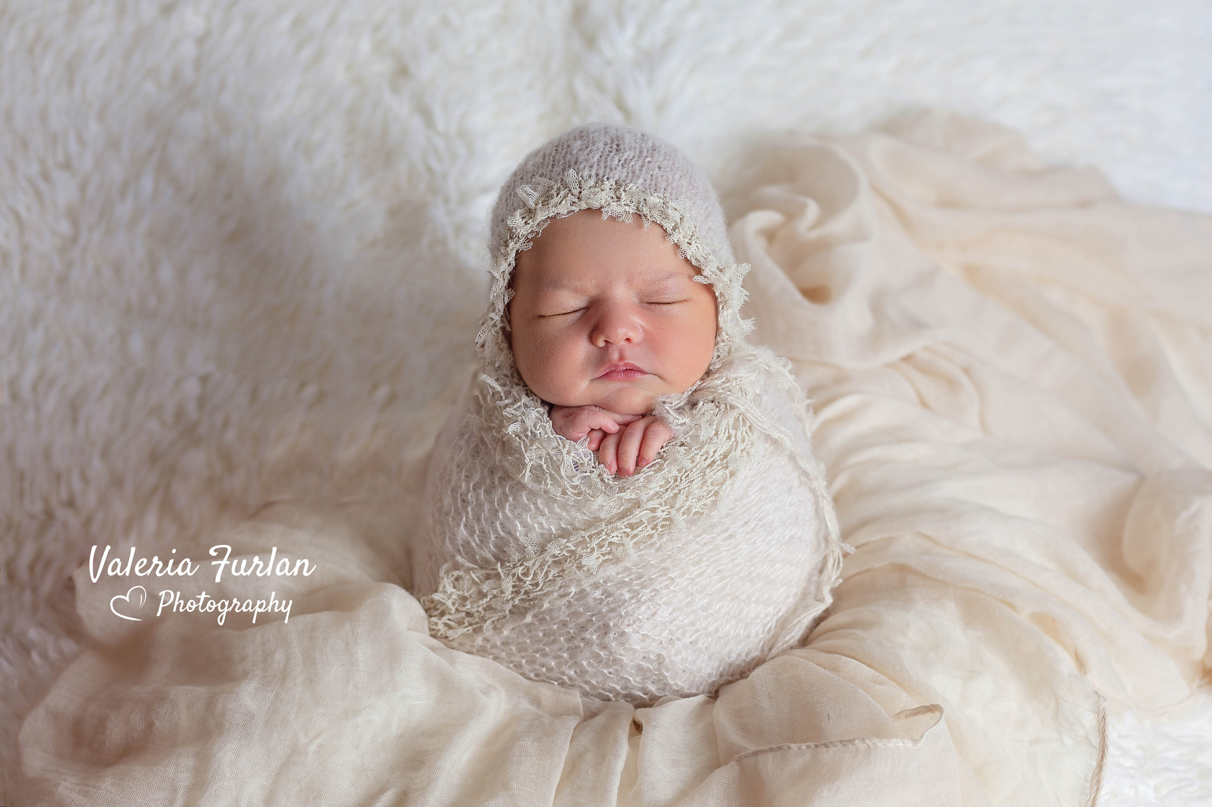 Séance photo de naissance nouveau-né en studio