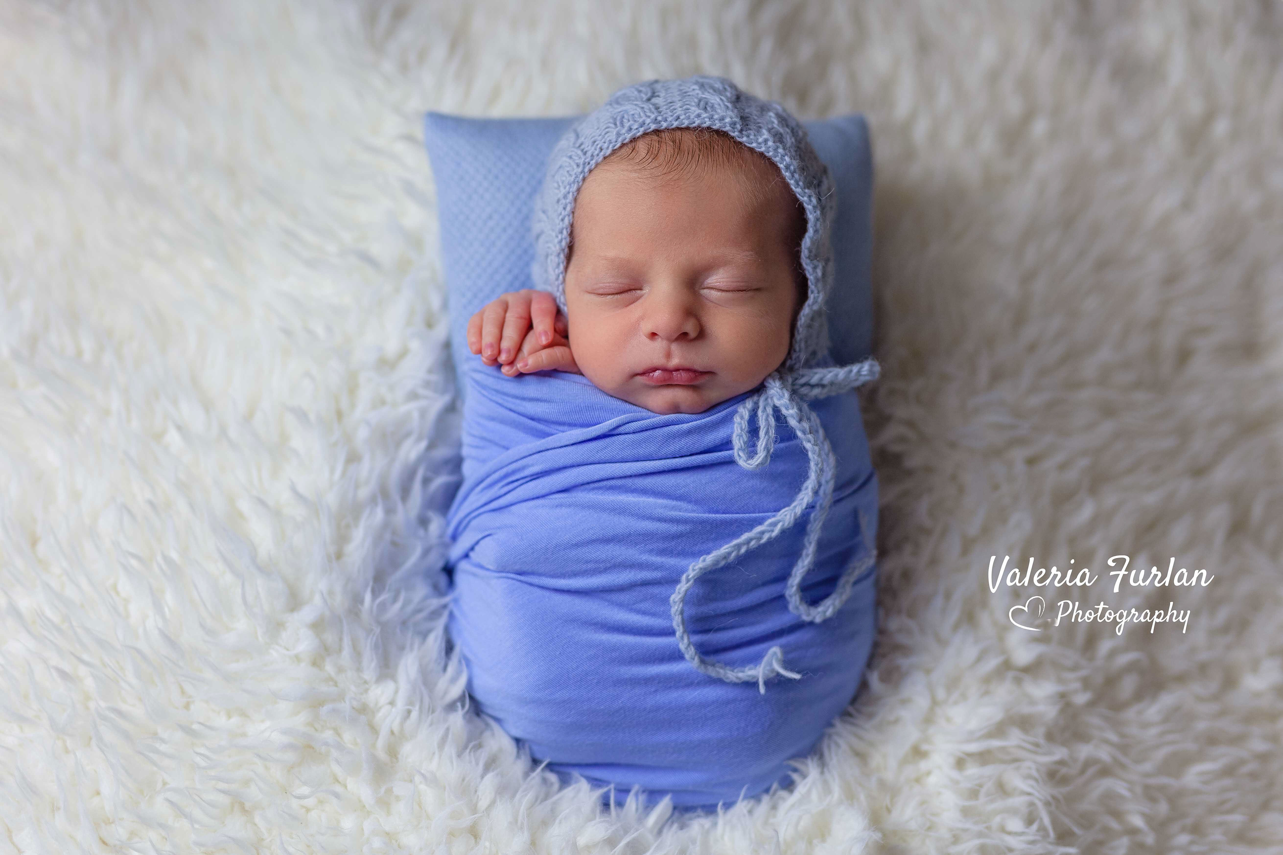 Séance photo de naissance nouveau-né en studio