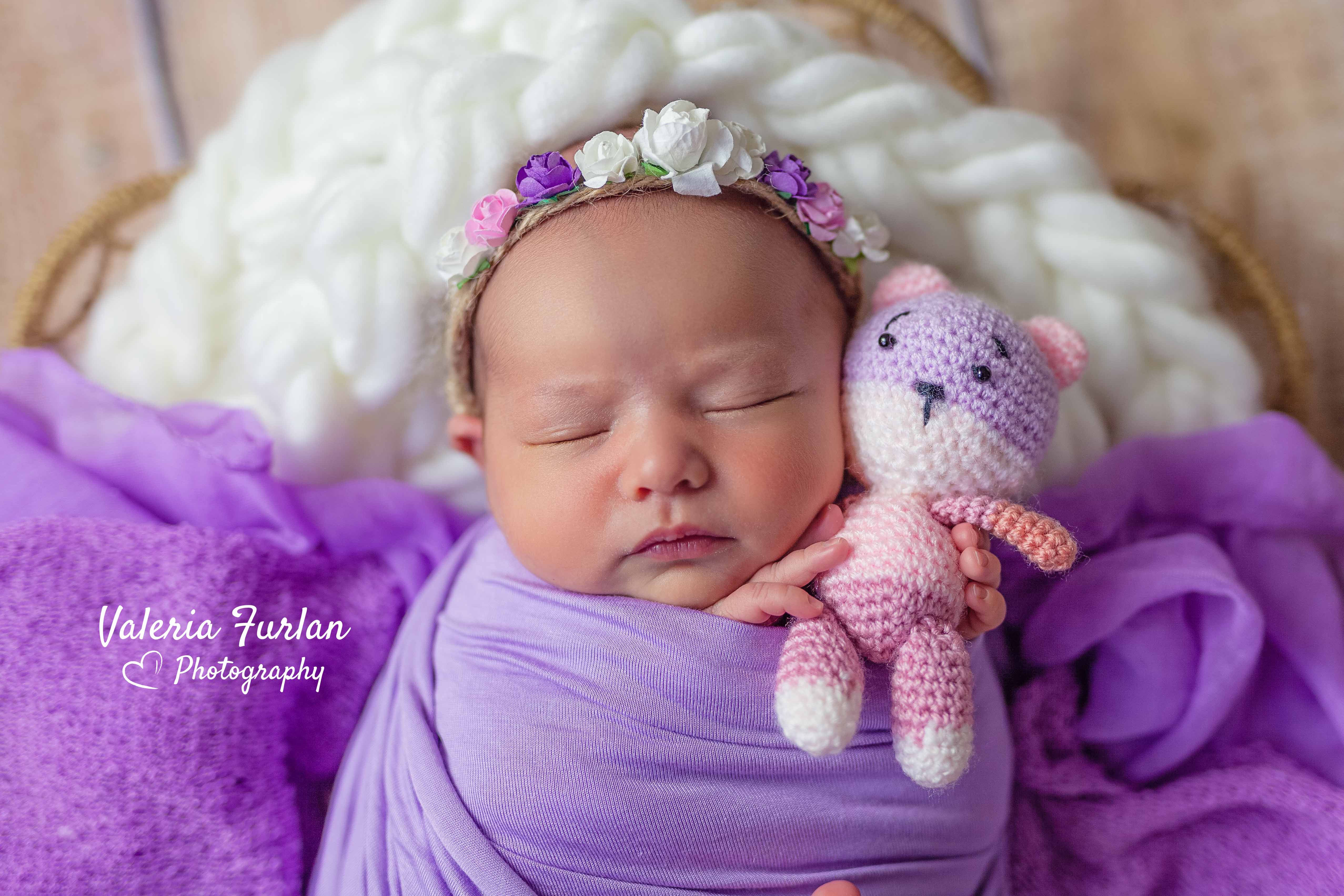 Séance photo de naissance nouveau-né en studio