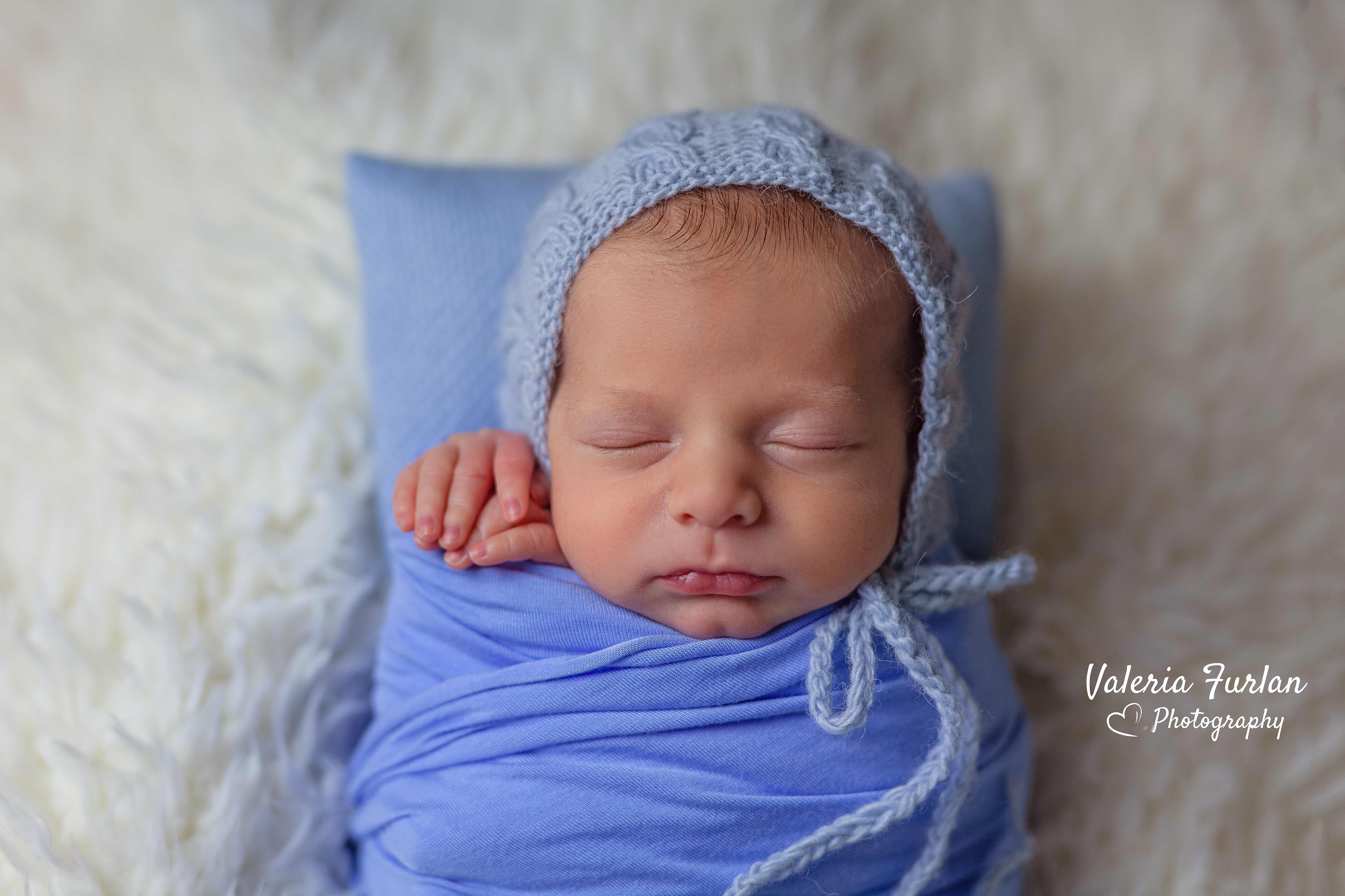 Séance photo de naissance nouveau-né en studio