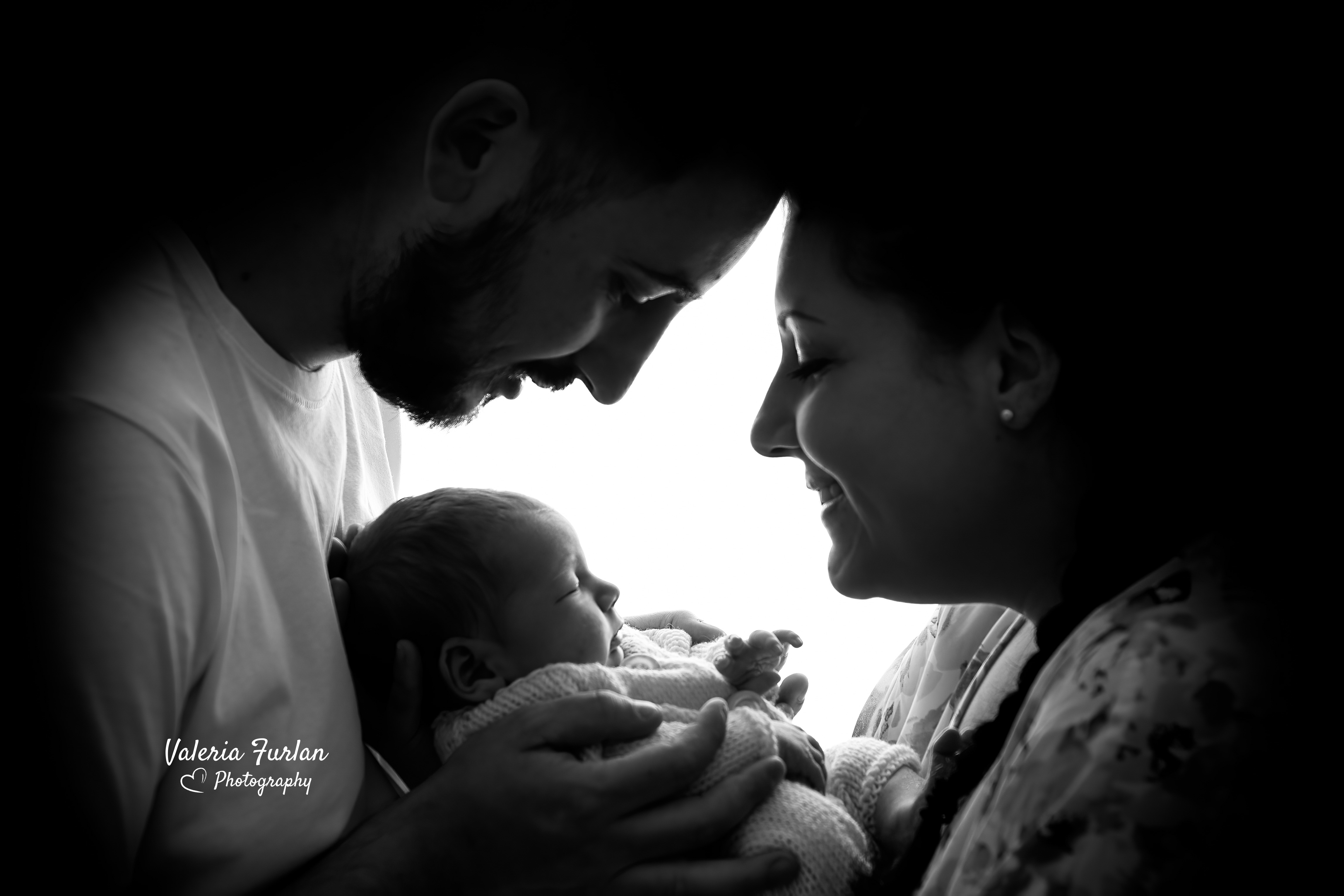 Séance photo de naissance naturelle lifestyle à Strasbourg bébé avec parents