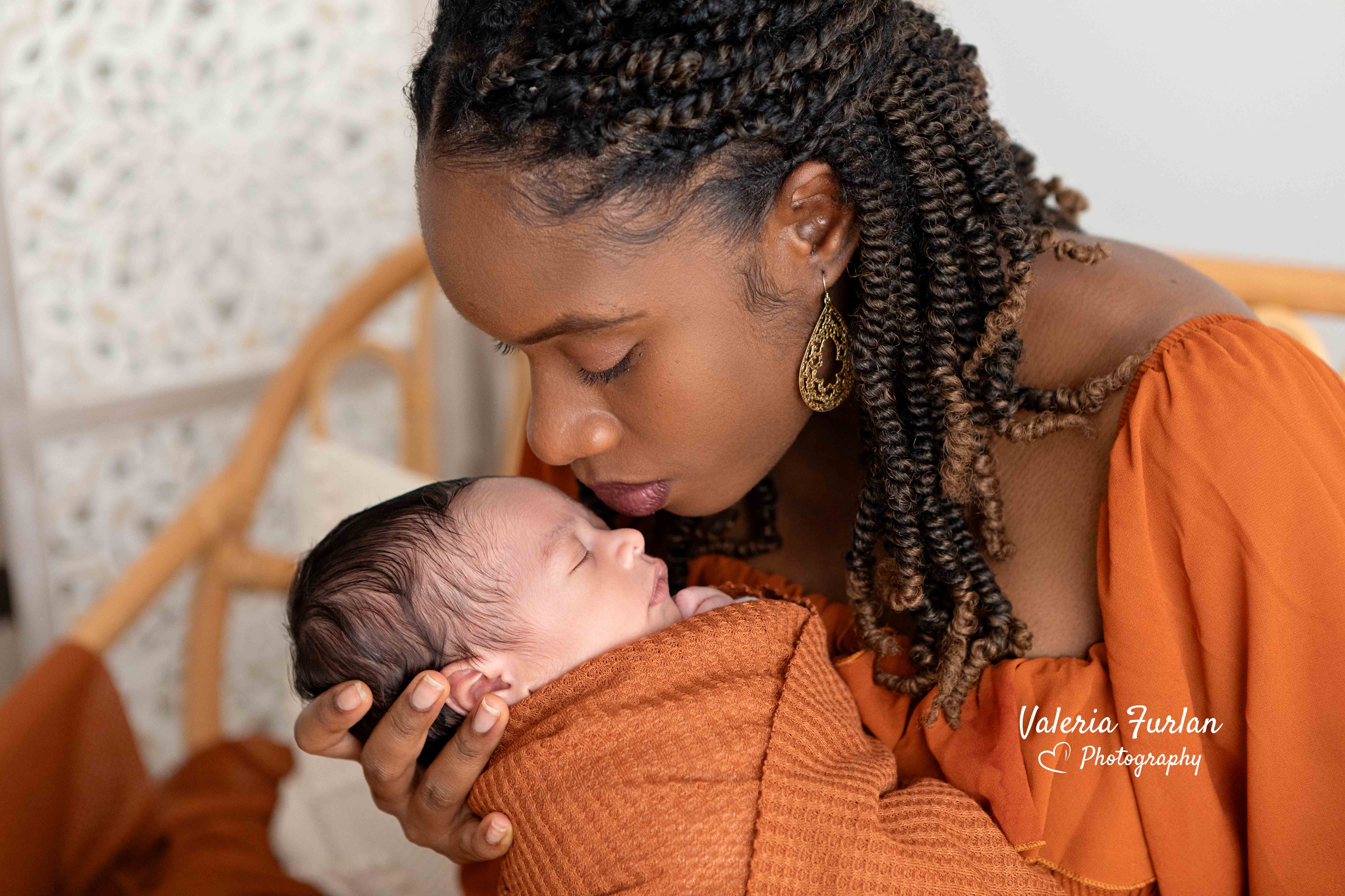 Séance photo de naissance naturelle lifestyle à Strasbourg bébé avec maman