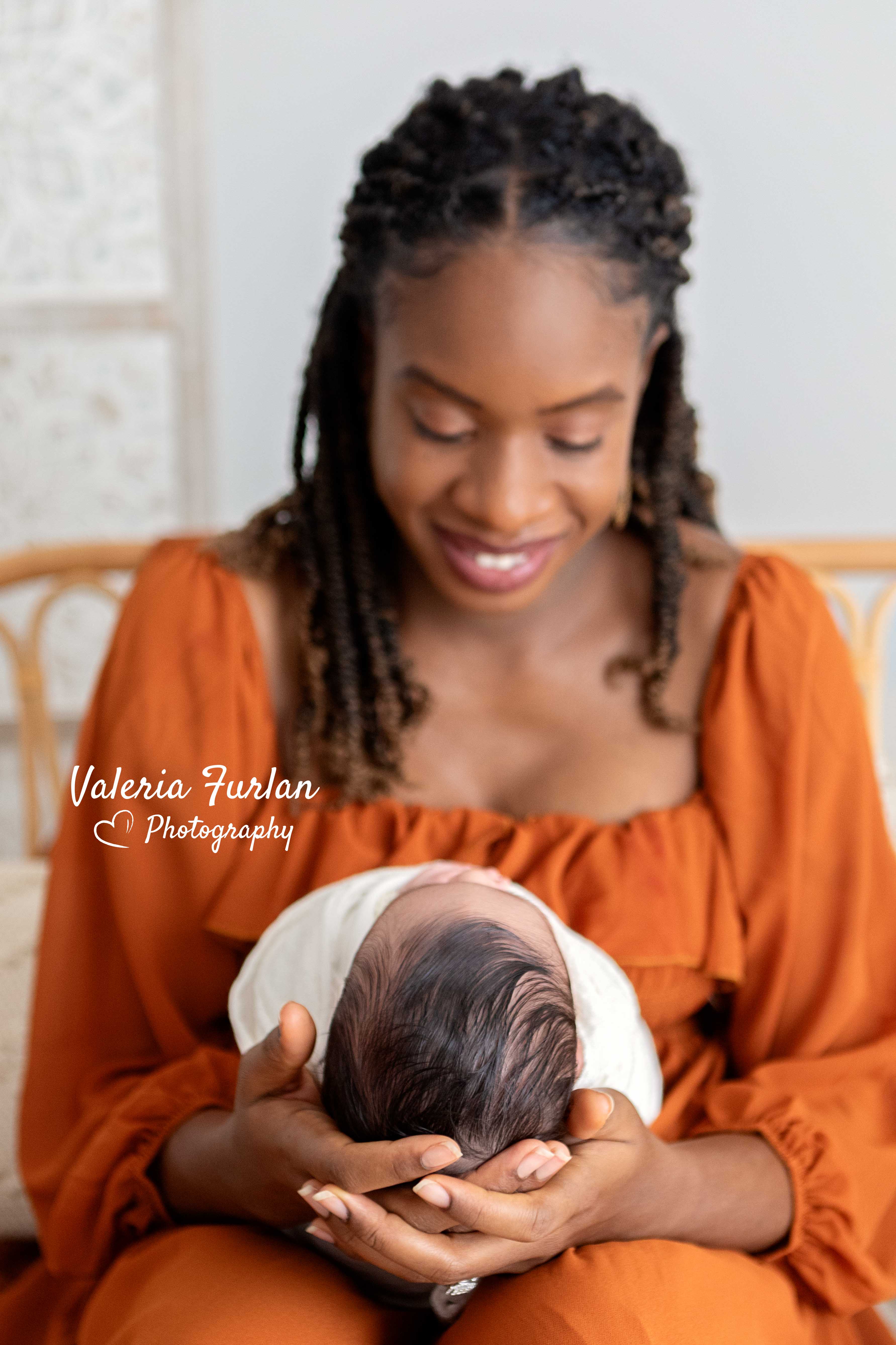 Séance photo de naissance naturelle lifestyle à Strasbourg bébé avec maman
