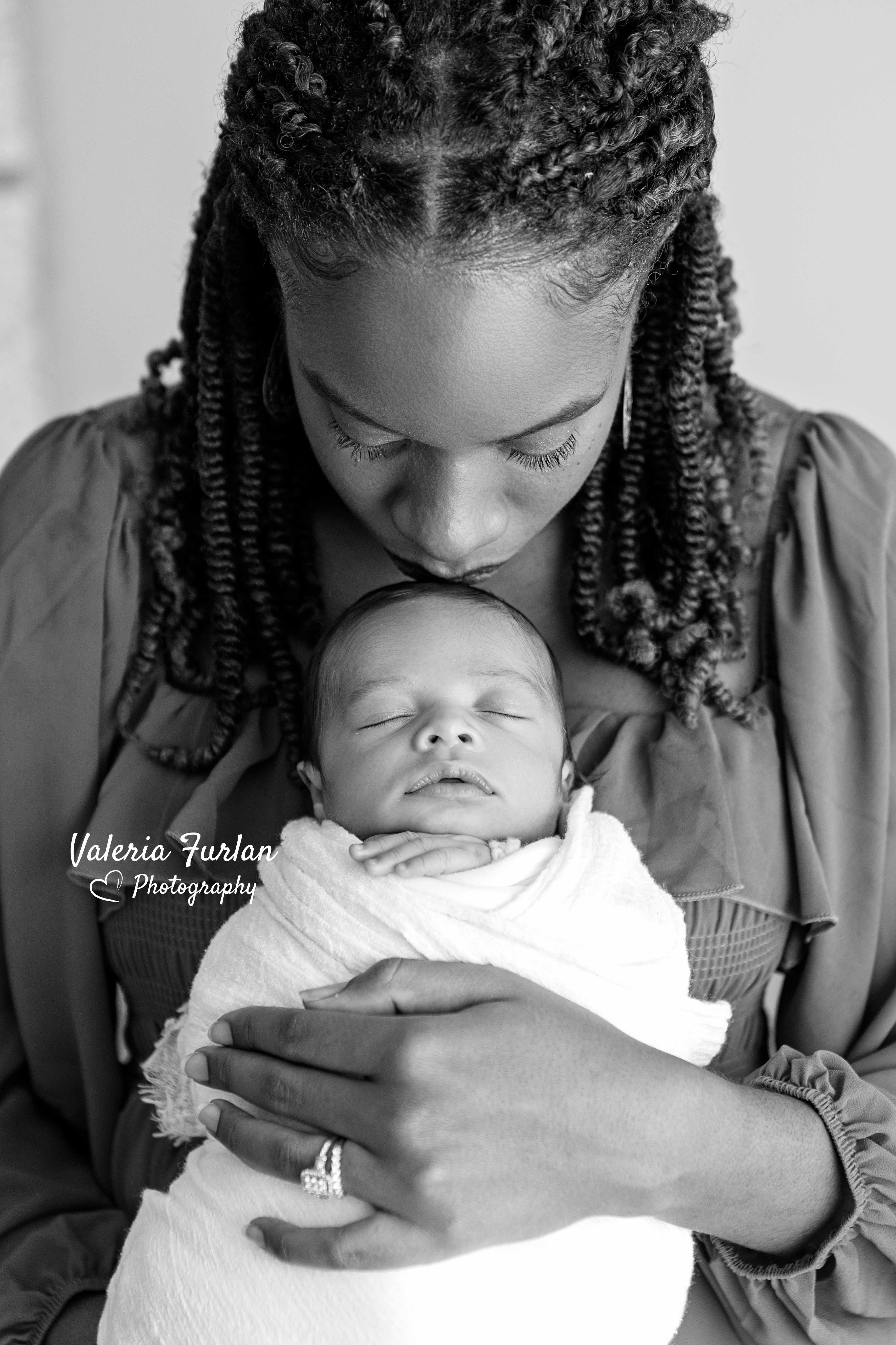 Séance photo de naissance naturelle lifestyle à Strasbourg bébé avec maman