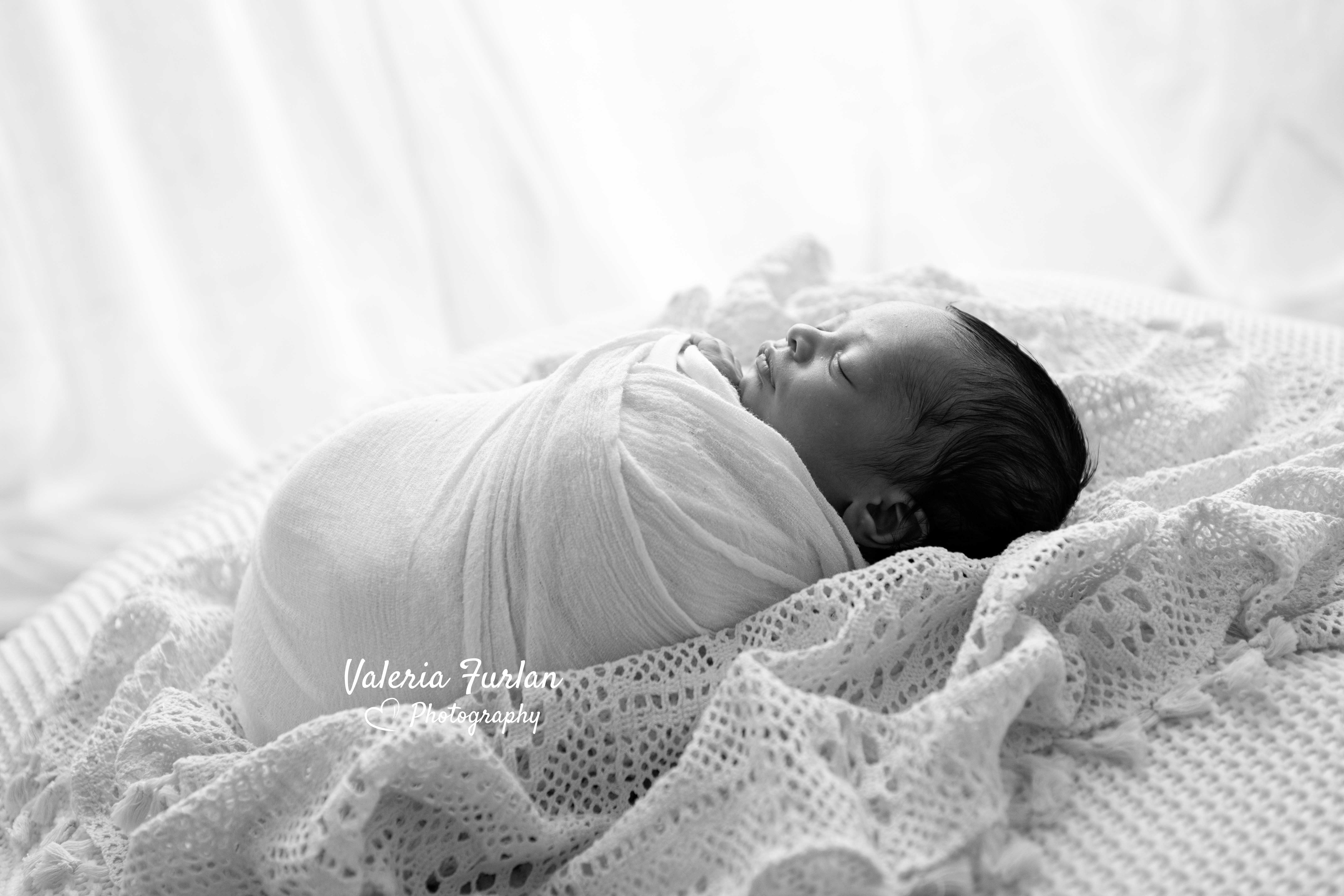 Séance photo de naissance naturelle lifestyle nouveau-né à Strasbourg