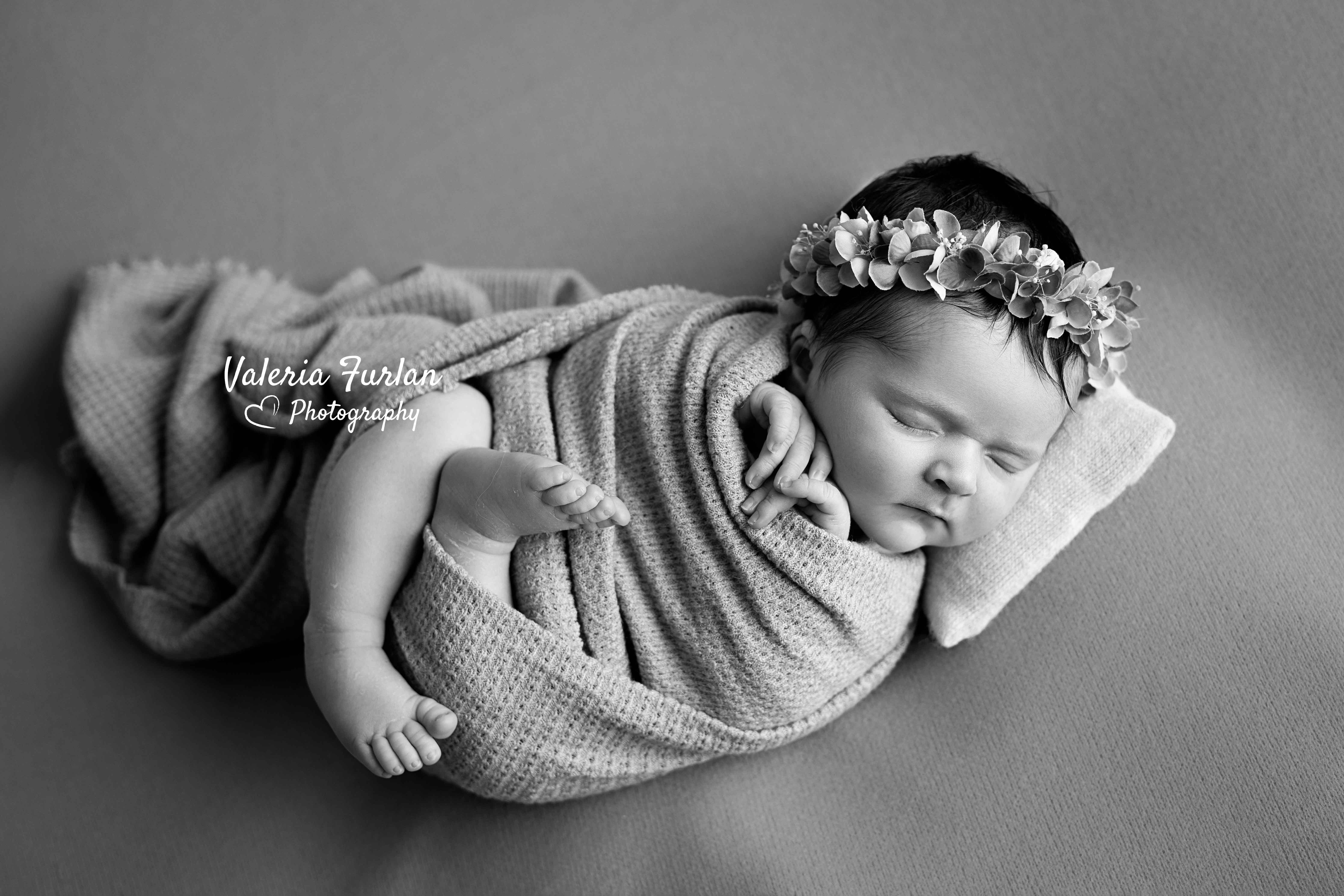 Séance photo de naissance newborn posing nouveau-né