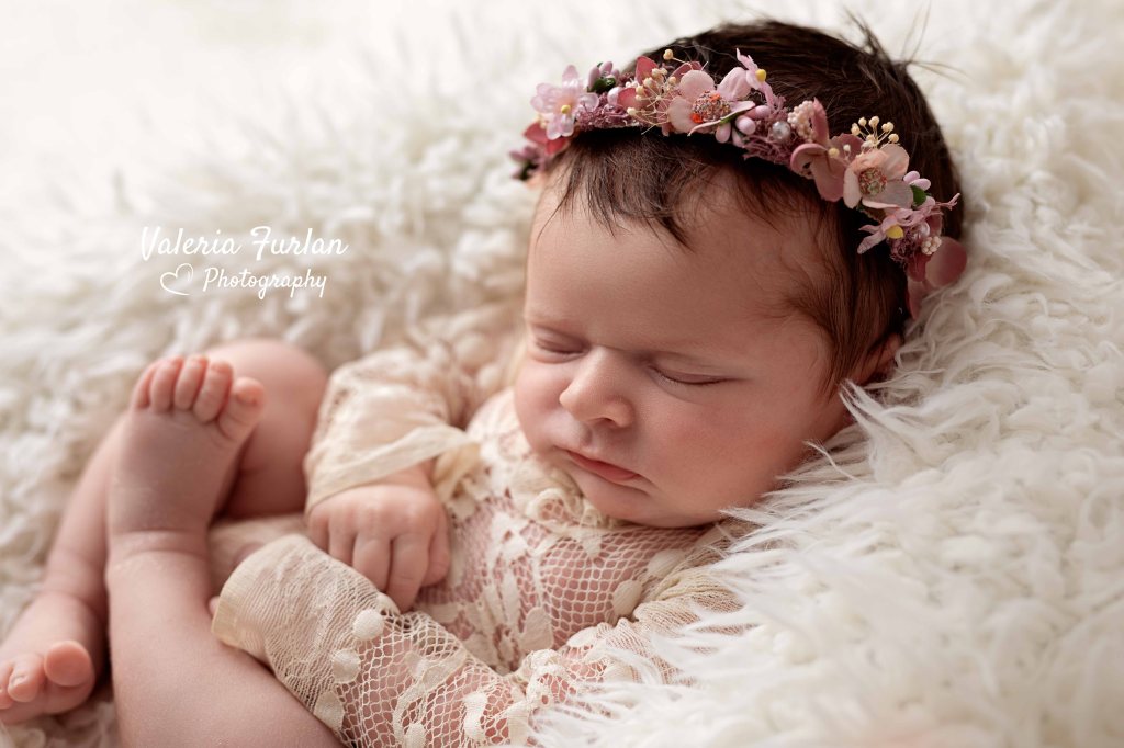 Séance photo de naissance newborn posing nouveau-né