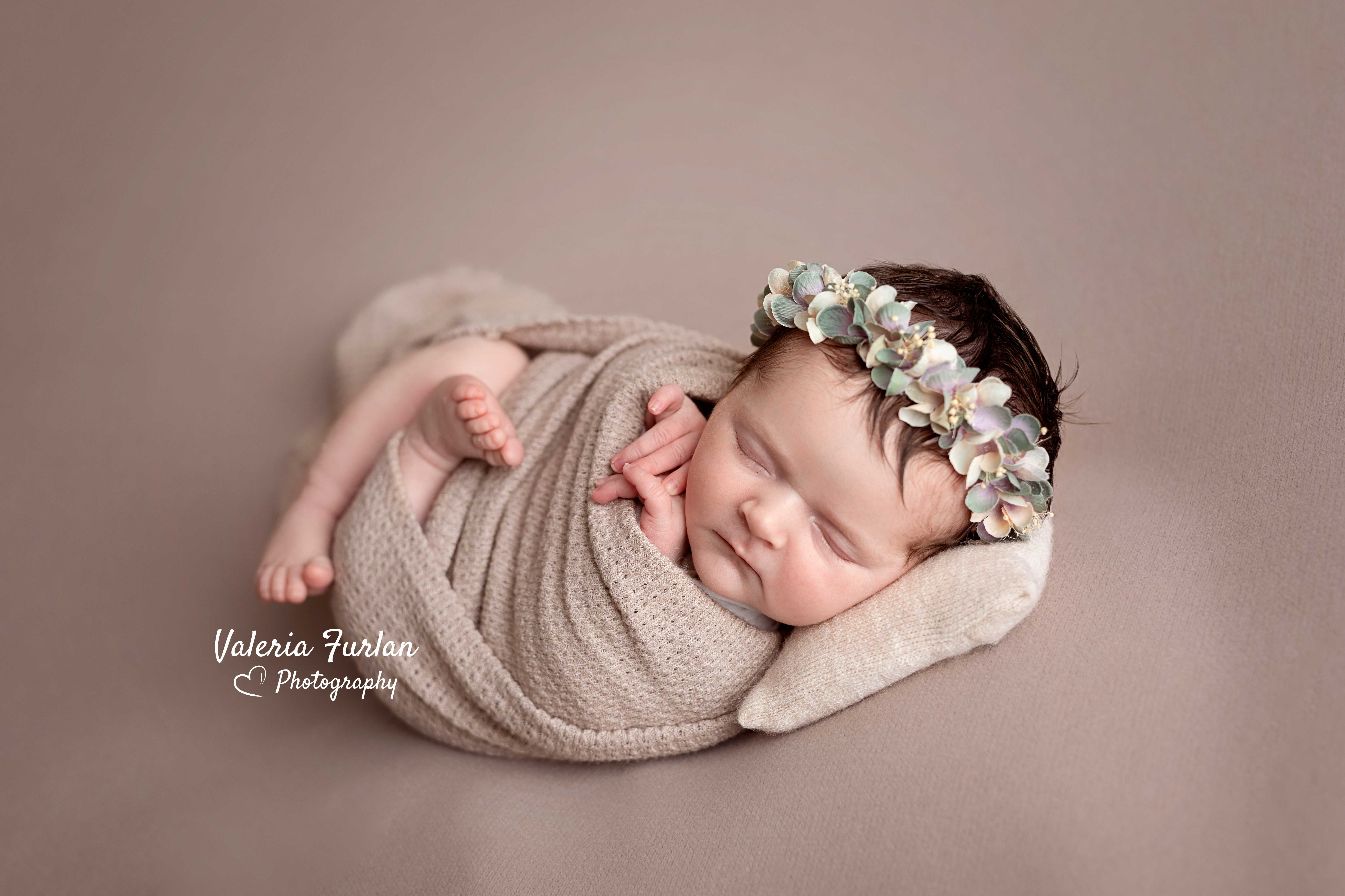 Séance photo de naissance newborn posing nouveau-né