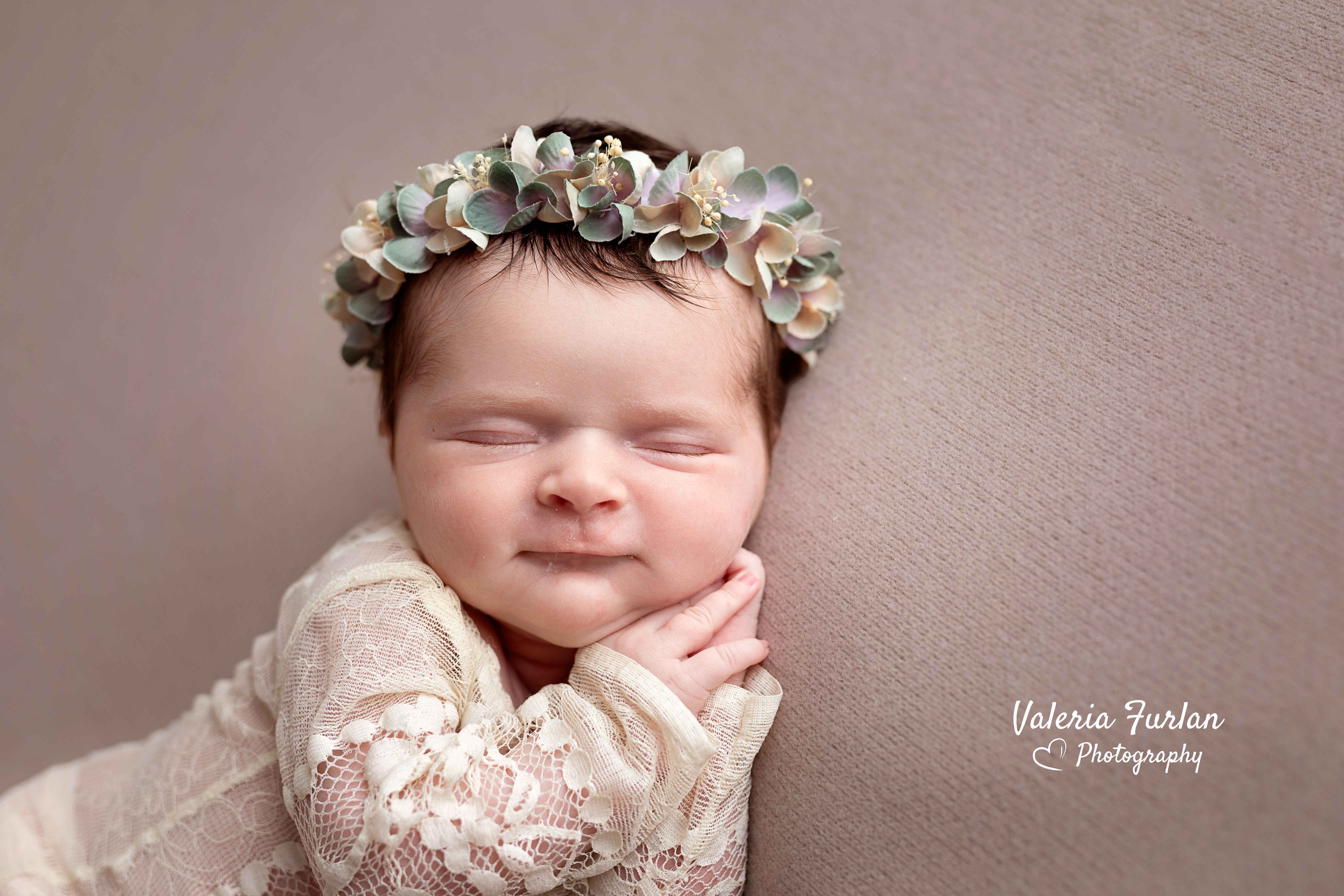 Séance photo de naissance newborn posing nouveau-né