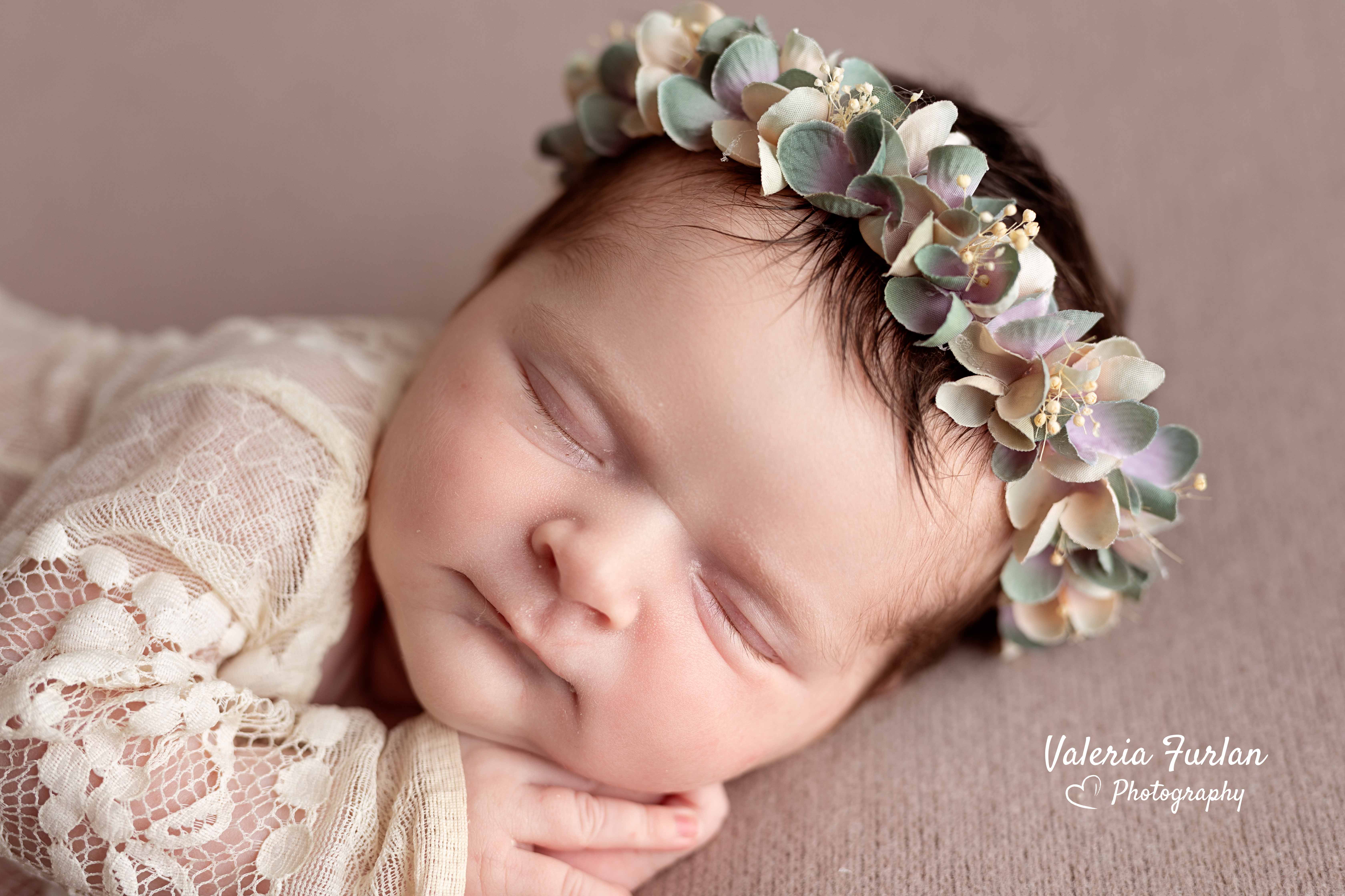 Séance photo de naissance newborn posing nouveau-né