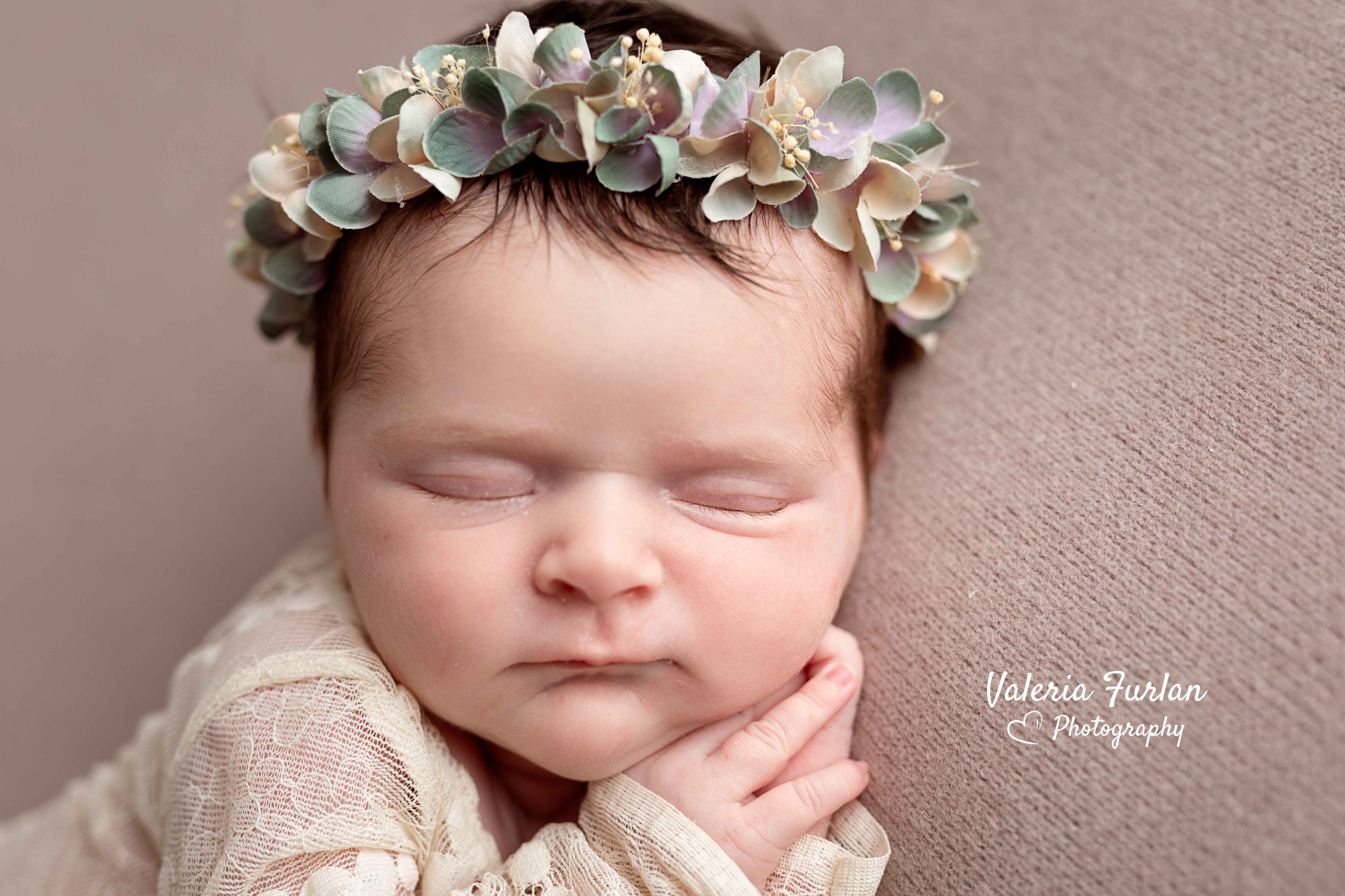 Séance photo de naissance newborn posing nouveau-né