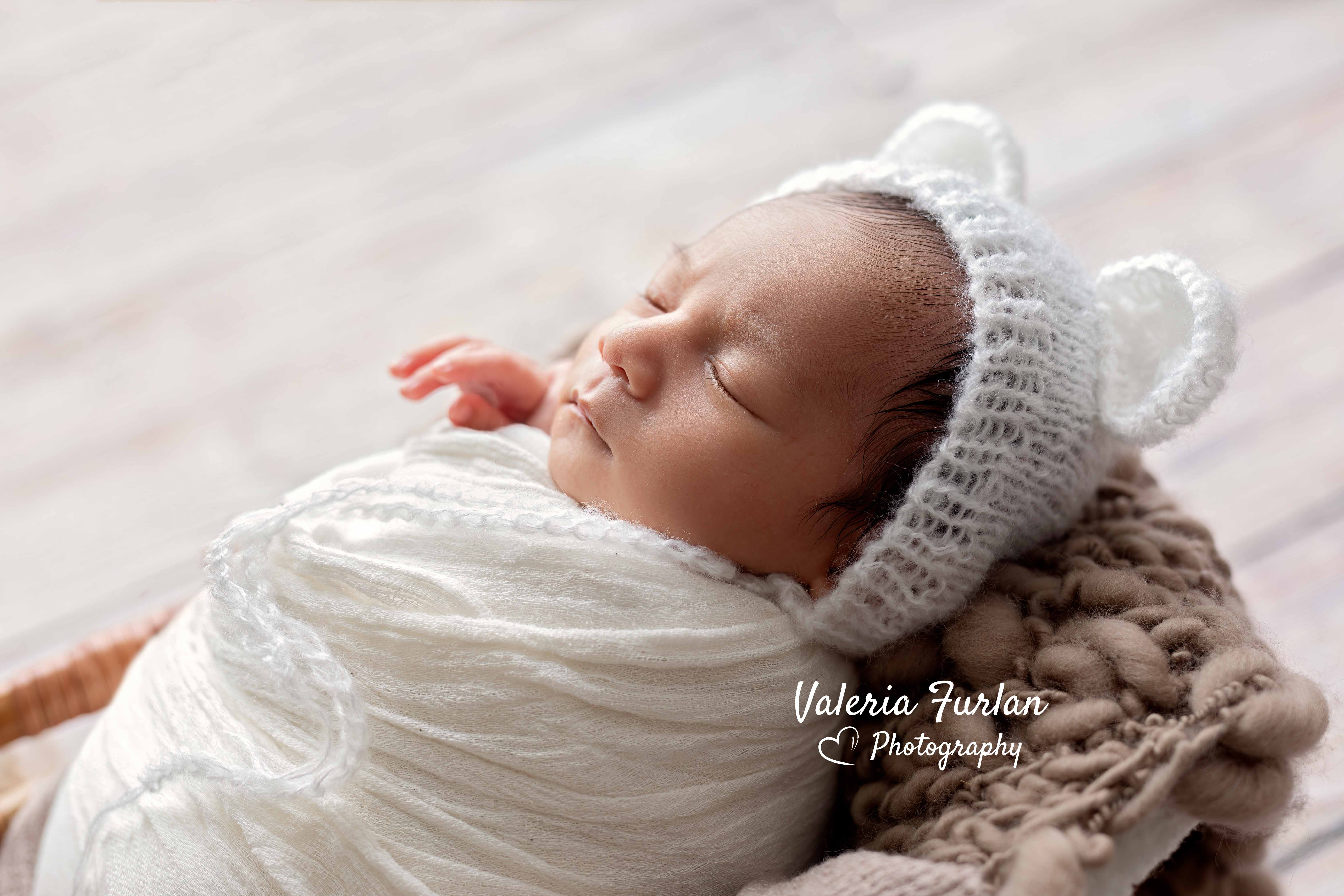 Séance photo de naissance bébé en studio à Strasbourg