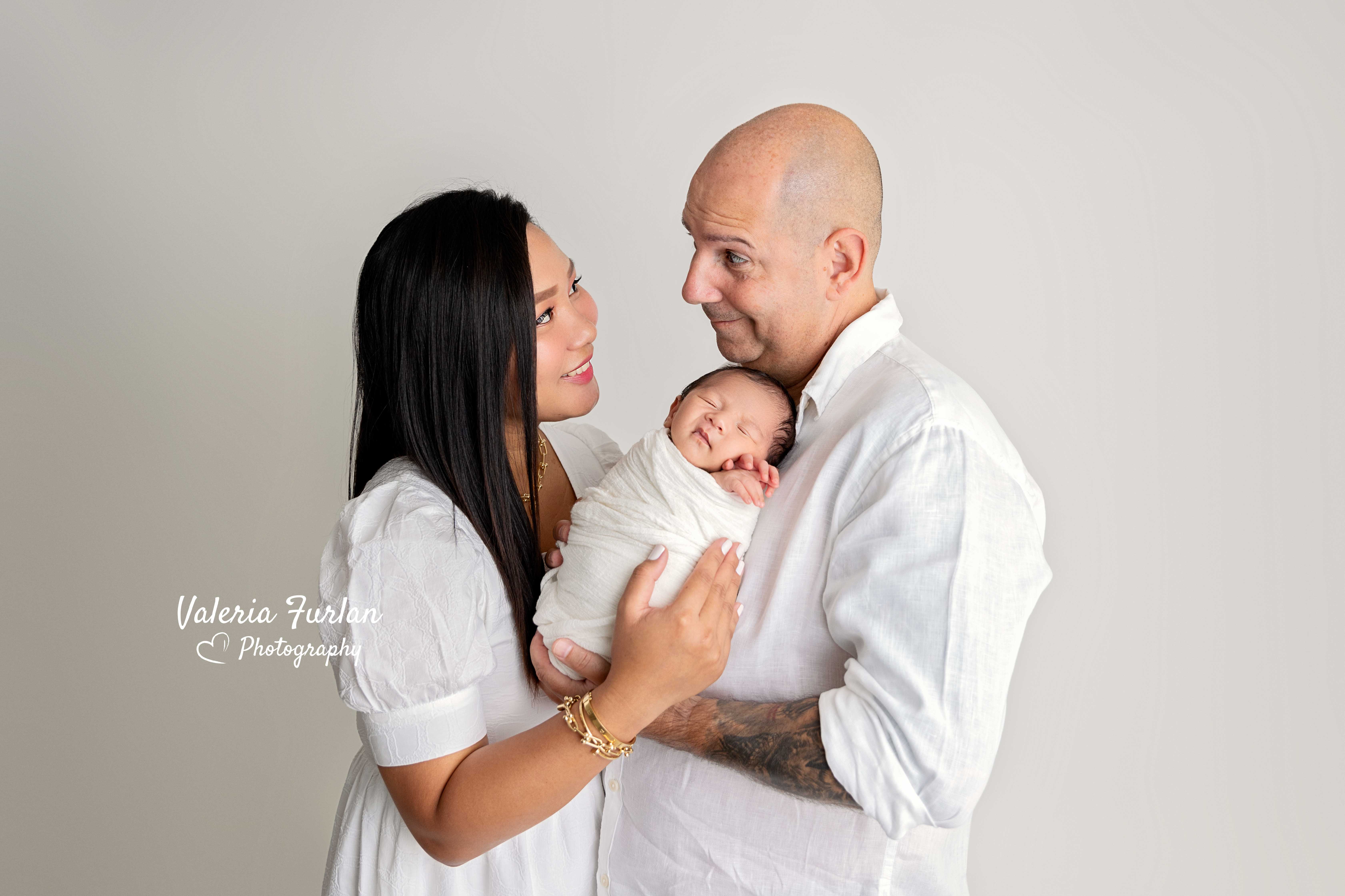 Séance photo de naissance à Strasbourg bébé avec parents