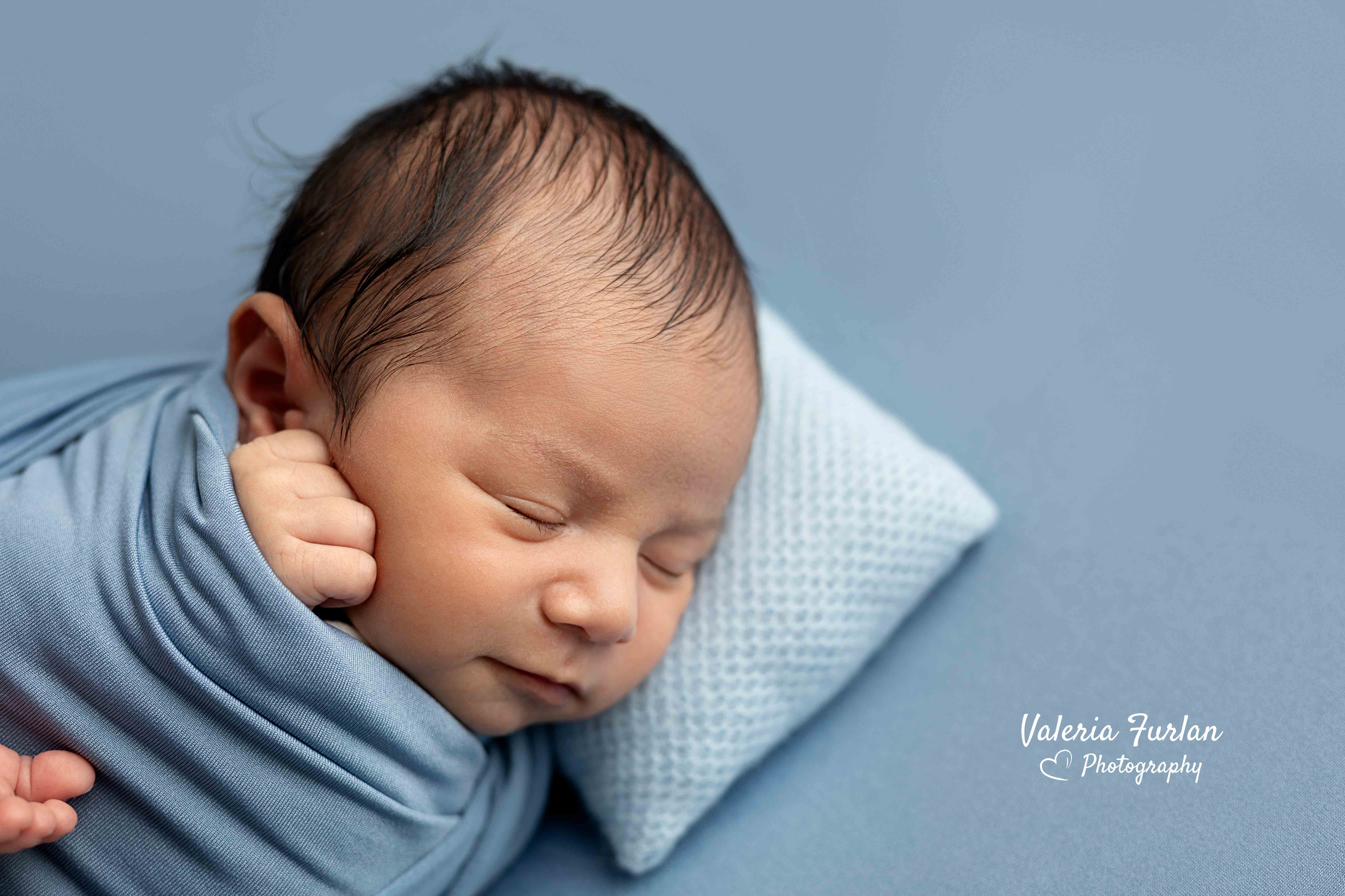 Séance photo de naissance bébé en studio à Strasbourg