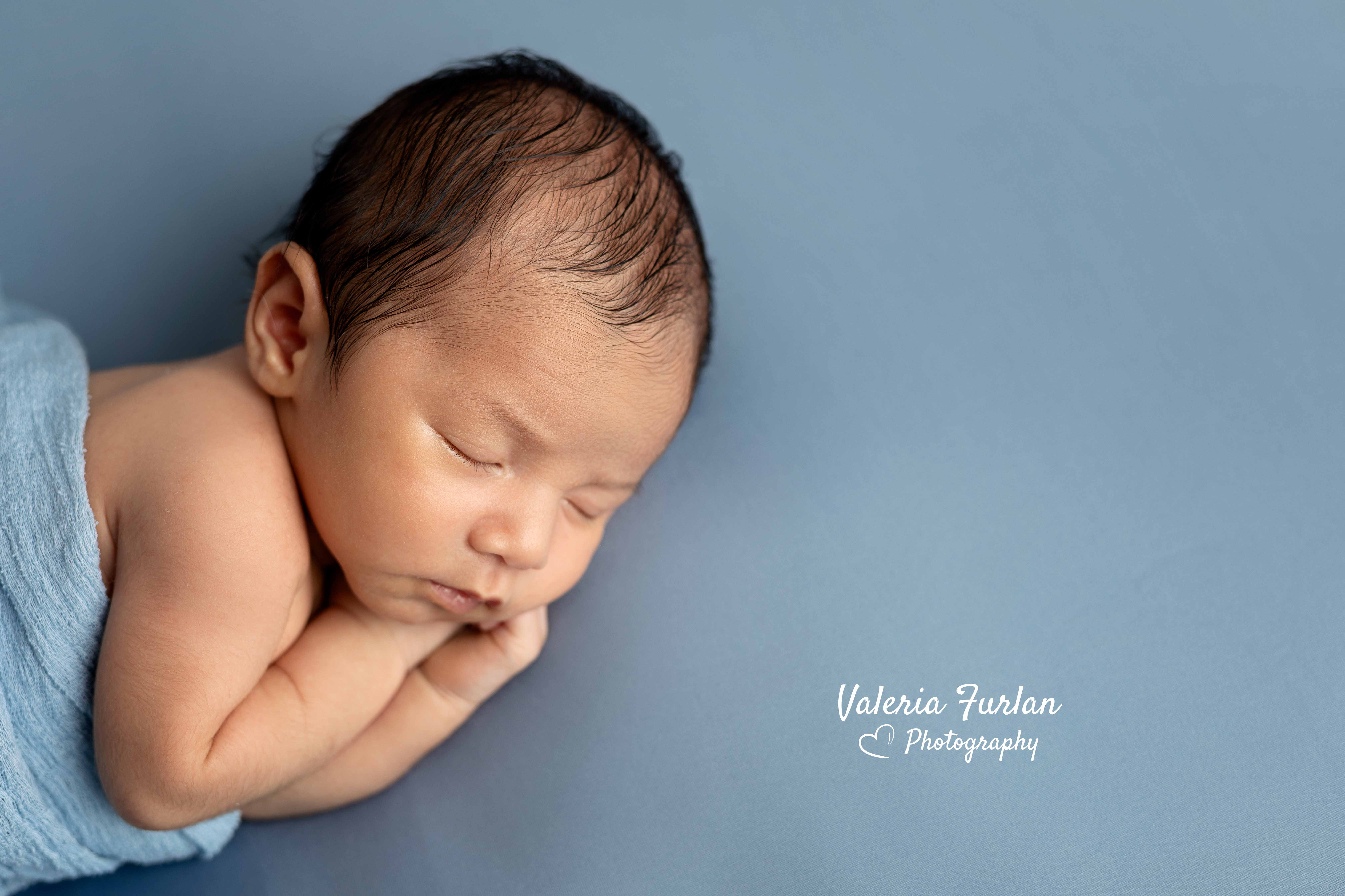 Séance photo de naissance bébé en studio à Strasbourg