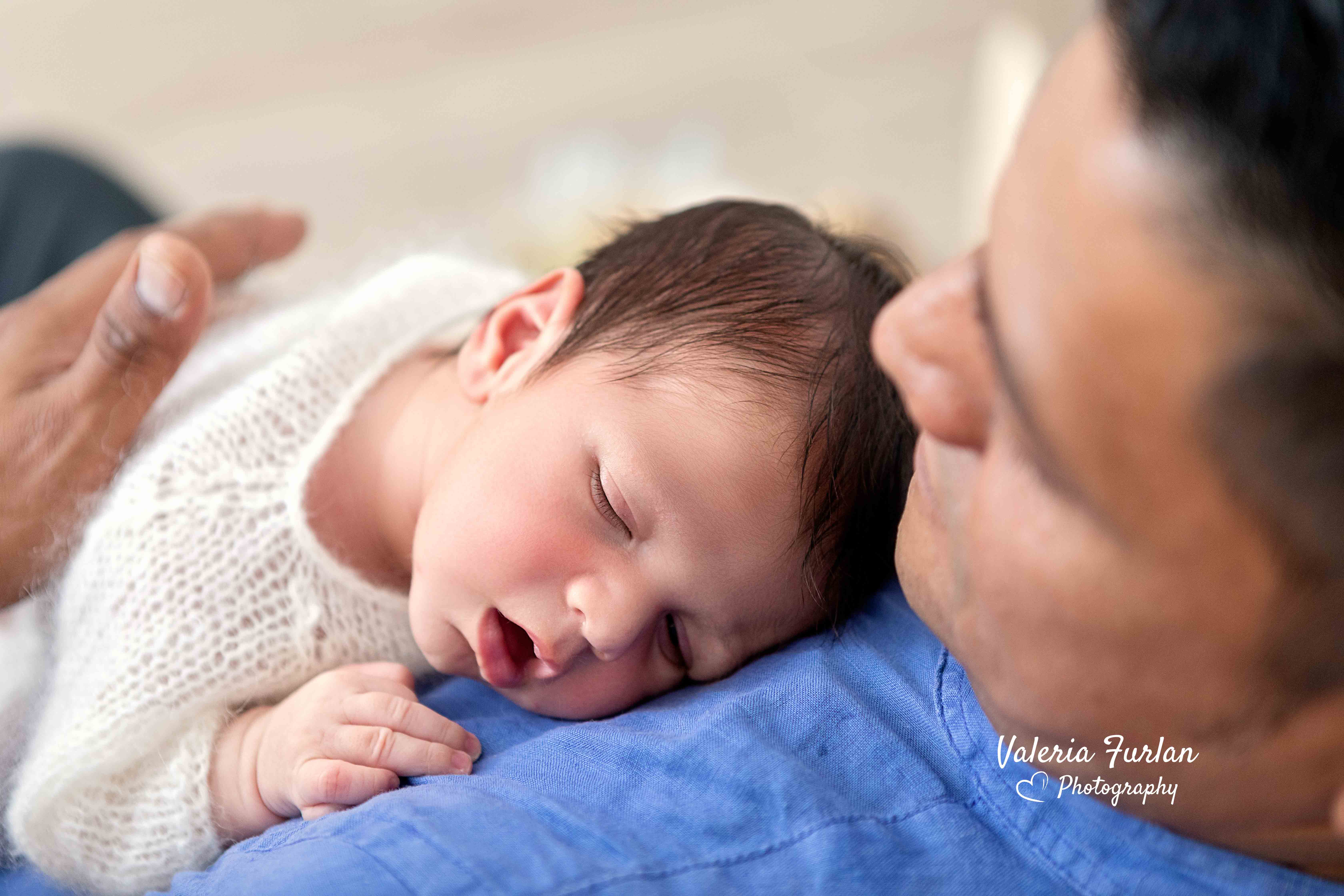 Séance photo de naissance naturelle lifestyle en studio à Strasbourg